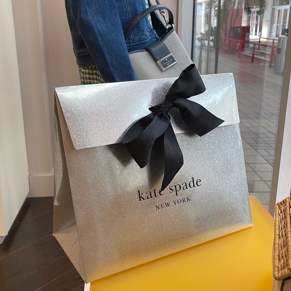 Kate Spade Gift Bag
Glitter - Picture 6 of 16